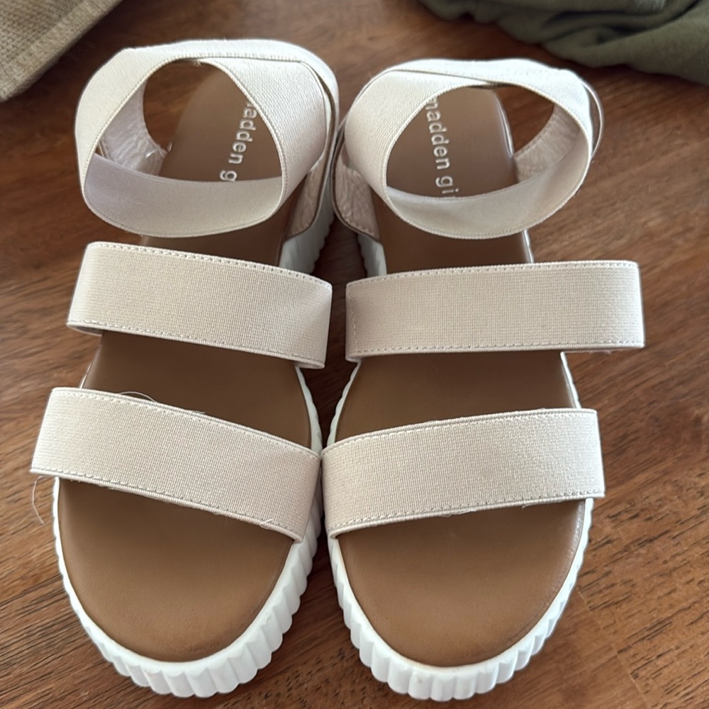 New Madden Girl Platform Sandal in light tan, Size 8